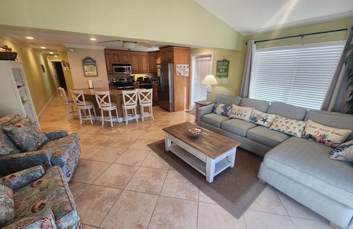 Key Colony Beach House | Paradise Found! Amazing 2/2 half duplex in KCB with Cabana Club & dockage