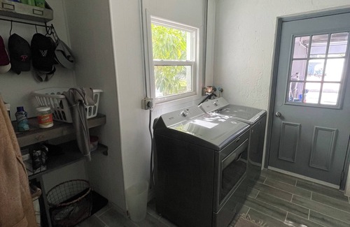 Venice Groves House | Paradise Home! with your own private sanctuary. .3-bedroom house!