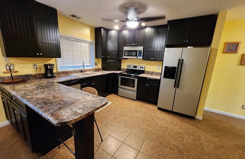 Monticello House | Paradise House - Beautiful 3 bedroom house nestled in a quiet cove on Lake Shafer! Offers 1000 sq ft of living space and will sleep 9. An additional Party Den is available to add-on, featuring a bar area and additional sleeping for 3. Located at Para