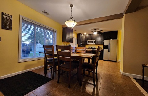 Monticello House | Paradise House - Beautiful 3 bedroom house nestled in a quiet cove on Lake Shafer! Offers 1000 sq ft of living space and will sleep 9. An additional Party Den is available to add-on, featuring a bar area and additional sleeping for 3. Located at Para