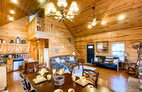 Broken Bow Cabin | "Paradise in the Woods" luxury cabin on Private shared fishing Pond!