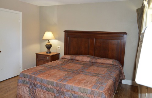 Bay City Hotel | Paradise Inn