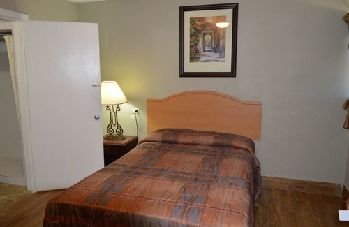 Bay City Hotel | Paradise Inn