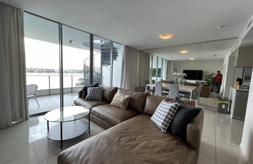Surfers Paradise Condo | Paradise Island 2bd Penthouse Spa/Surfers Paradise