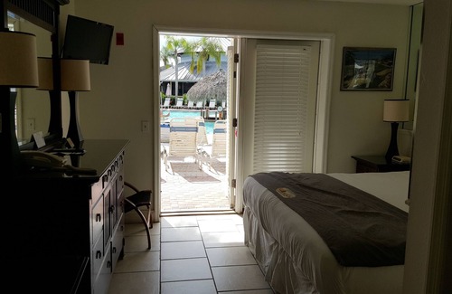 Lutz Hotel | Paradise Lakes Resort, Clothing Optional Resort - Adult Only