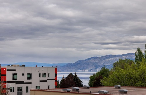 Okanagan-Similkameen Condo | Paradise Lofts (The Oasis) - Lakeviews -1 block to the beach