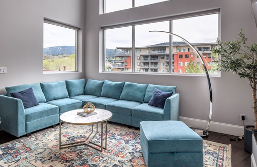 Okanagan-Similkameen Condo | Paradise Lofts (The Oasis) - Lakeviews -1 block to the beach
