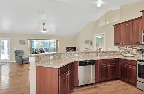 Sebastian Highlands House | 🍹🌞 Paradise Oasis! Beautiful Heated Pool, Pet Friendly, Wi-Fi, Near Beaches!