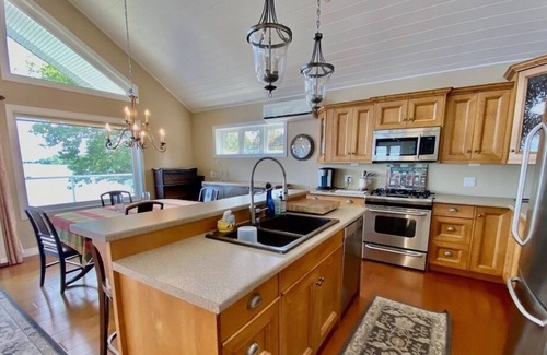Bobcaygeon Cottage | Paradise on Pigeon Lake