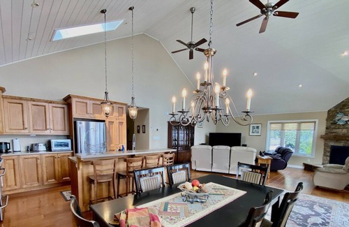 Bobcaygeon Cottage | Paradise on Pigeon Lake