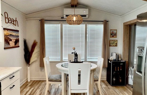 Venice House | Paradise Palms Cozy 2BR Tiny Home + Resort Perks Near Venice Bench