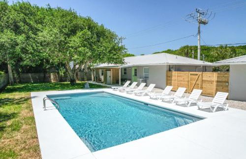 Coquina Gables Apartment | Paradise Palms - Nautilus Suite - Pool - Steps to Ocean - 10 min to Downtown!