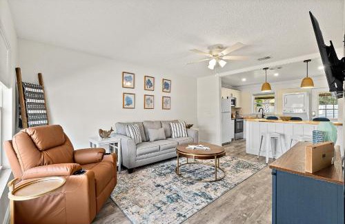 Coquina Gables Apartment | Paradise Palms - Nautilus Suite - Pool - Steps to Ocean - 10 min to Downtown!
