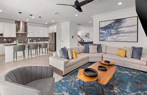 Melbourne Beach House | Paradise Palms | Luxe Beach Villa w/PVT Pool, Theme BR, Casino - Steps to Ocean