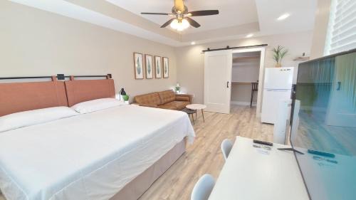 Keaau House | Paradise Park Newly built studio with king bed