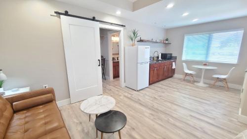Keaau House | Paradise Park Newly built studio with king bed
