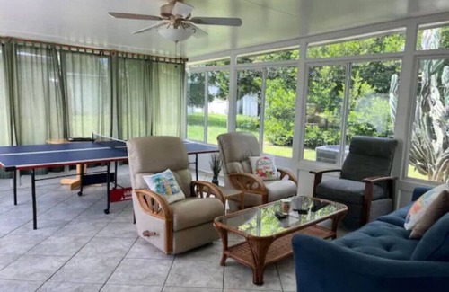Largo House | Paradise Place, Pets/Ms. Pac Man