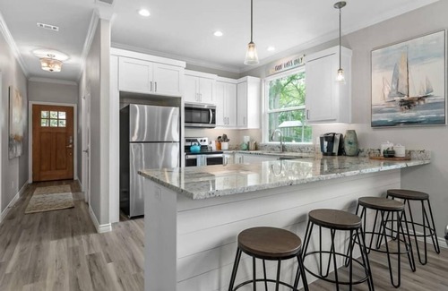 Cedar Creek Reservoir House | Paradise Point Lakefront Getaway, Beach, Hot Tub