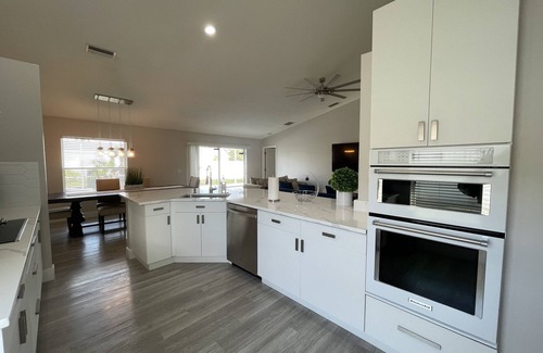 Peridia Country Club House | Paradise Pool home 3 near IMG Academy & Siesta Key Beach