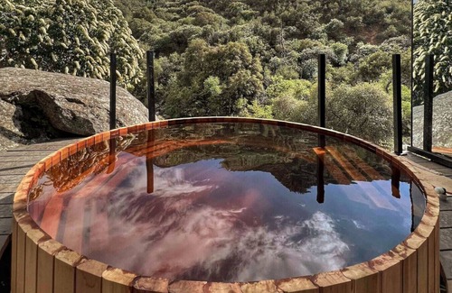 Three Rivers House | Paradise Ranch Inn- Limitless House Hot Tub,Sauna.