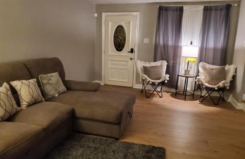 Collingdale House | Paradise Retreat by the Airport