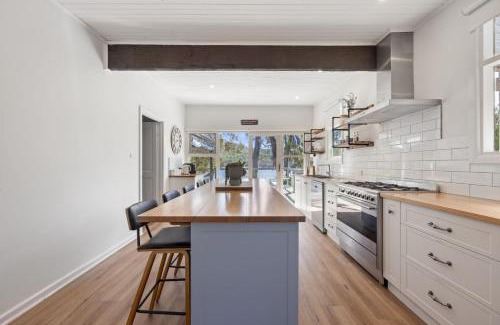 Jamieson House | Paradise Retreat Lakehouse - Jamieson - Sleeps 10