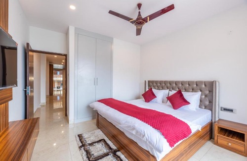 Shimla Apartment | Paradise Retreat Mountain view 2bhk by Roamhome