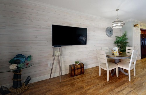 Mexico Beach Apartment | Paradise Shores 107 A Slice of Paradise