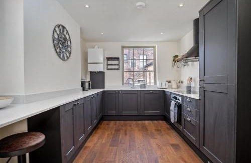Sheffield City Centre Apartment | Paradise Square-Remodelled 18th Century Apartment