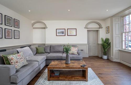 Sheffield City Centre Apartment | Paradise Square-Remodelled 18th Century Apartment