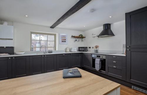 Sheffield City Centre Apartment | Paradise Square - Remodelled 18th Century Apartme