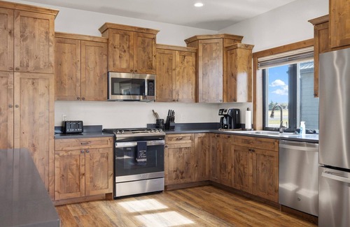 Red Lodge House | Paradise View a dog-friendly vacation rental home with Hot Tub & Wi-Fi.