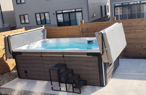Bowmanville House | PARADISE VILLA 4