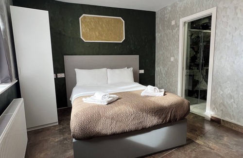 Haselbury Hotel | Paragraph Edmonton
