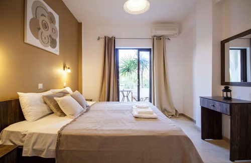 Molos Hotel | Parakladi Seaside Retreat