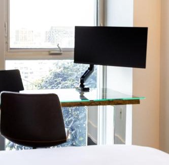 Wellington Place House | PARC LOFT Penthouse with 4bd-WFH-PS5-CN Tower Views