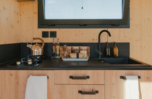 Ploneour-Lanvern Ski Chalet | Parcel Tiny House Ty Pois 1, près de la pointe de la torche