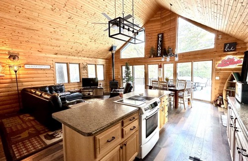 Markville Cabin | Pardun Rd · Quiet waterfront on Yellow River, lake access!