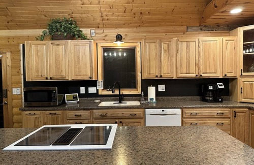 Markville Cabin | Pardun Rd · Quiet waterfront on Yellow River, lake access!