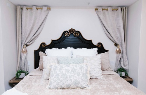 American Fork Bed & Breakfast | Paris Themed Suite, Fireplace & Shower Massage