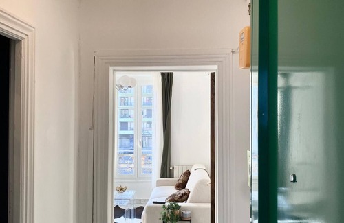 Neuilly-sur-Seine Apartment | Paris/Tour Eiffel/Louvre/Arc de Triomphe/Champs Elysées