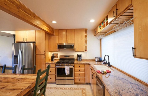 Park Meadows Condo | Park City Condo: Spacious Private Retreat for 6+. On Free Bus Line.