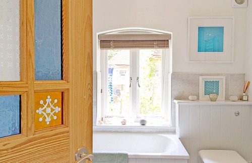 East Meon Cottage | Park Cottage, Bordean - sleeps 3 guests in 2 bedrooms