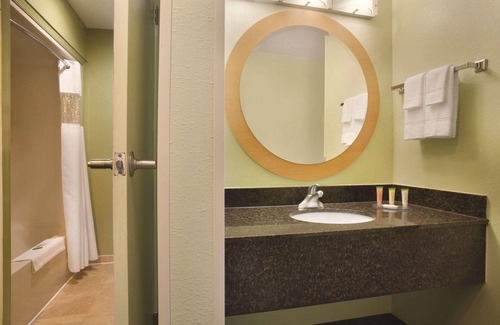 Albany Hotel | Park Inn by Radisson Albany, GA