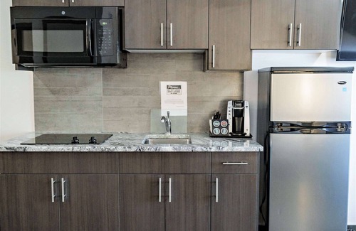 Leduc Hotel | Park Inn by Radisson Edmonton Airport