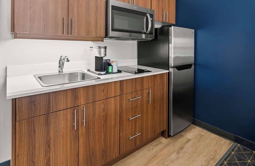 Rutland Hotel | Park Inn by Radisson, Kelowna
