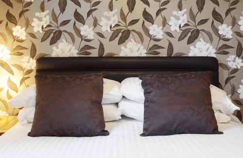 Rushmoor District House | Park Lodge Guest House