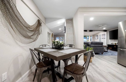 Sylvan Beach House | Park Peaks on the Beach| 4BR Waterfront | Hot tub | Sleeps 12!
