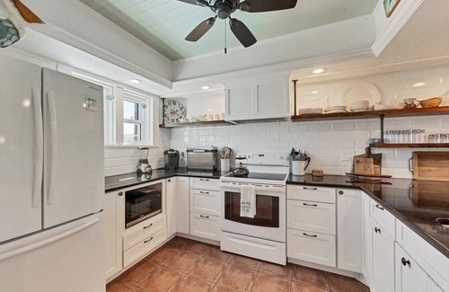Boca Grande House | Park Place - 2 bedroom townhome in the Historic District of Boca Grande, perfect for up to 4 guests.