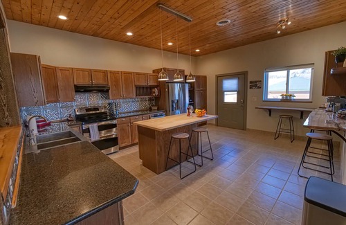 Gardiner Condo | Park's Edge Retreat on the Yellowstone River